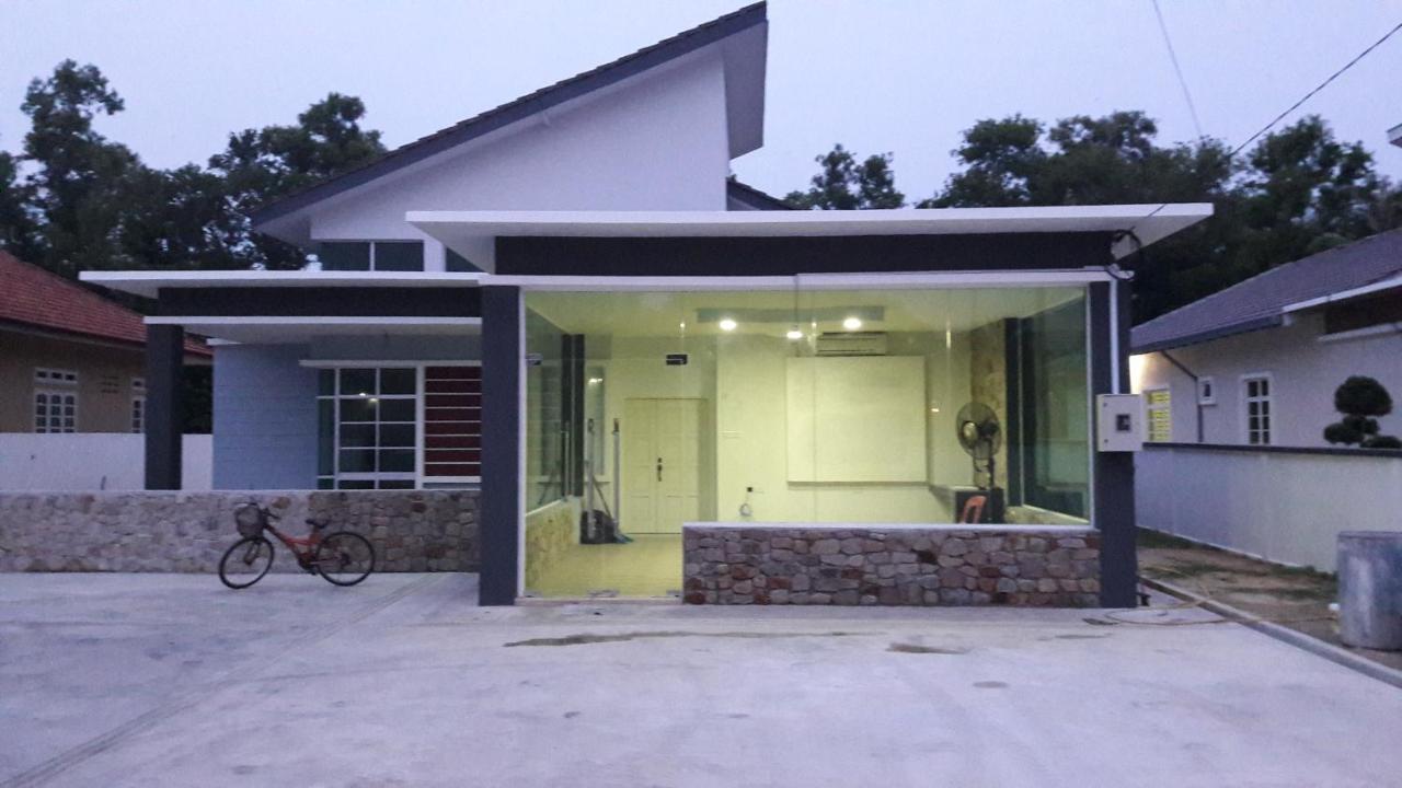 Dlayaran Villa Guest House Kuala Rompin Exterior foto