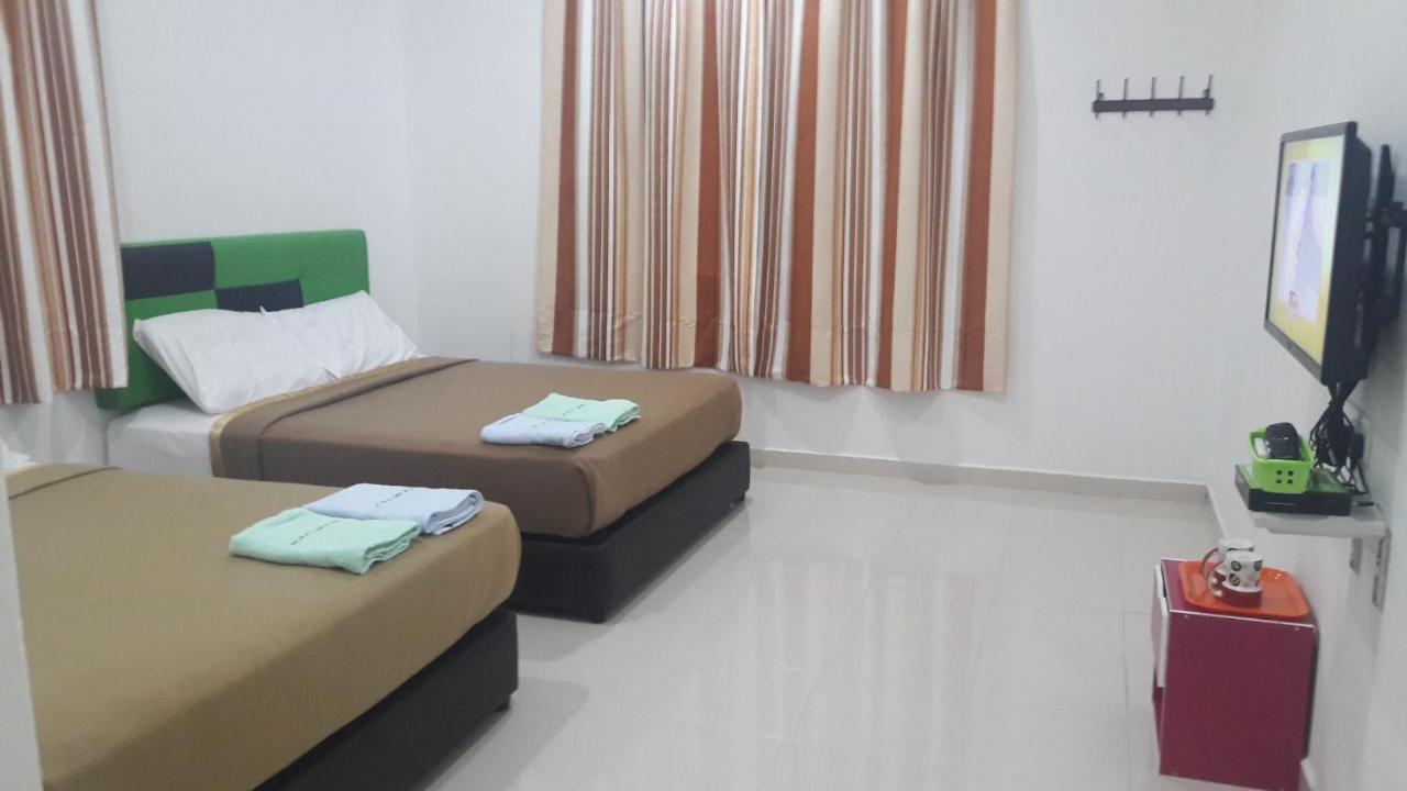 Dlayaran Villa Guest House Kuala Rompin Exterior foto